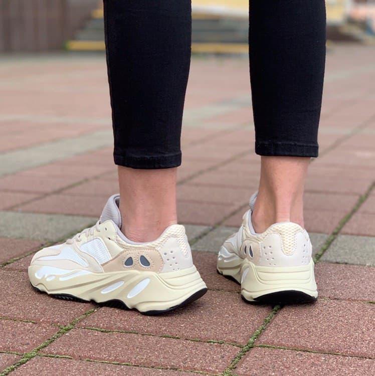 Adidas Yeezy Boost 700 V2 Beige
