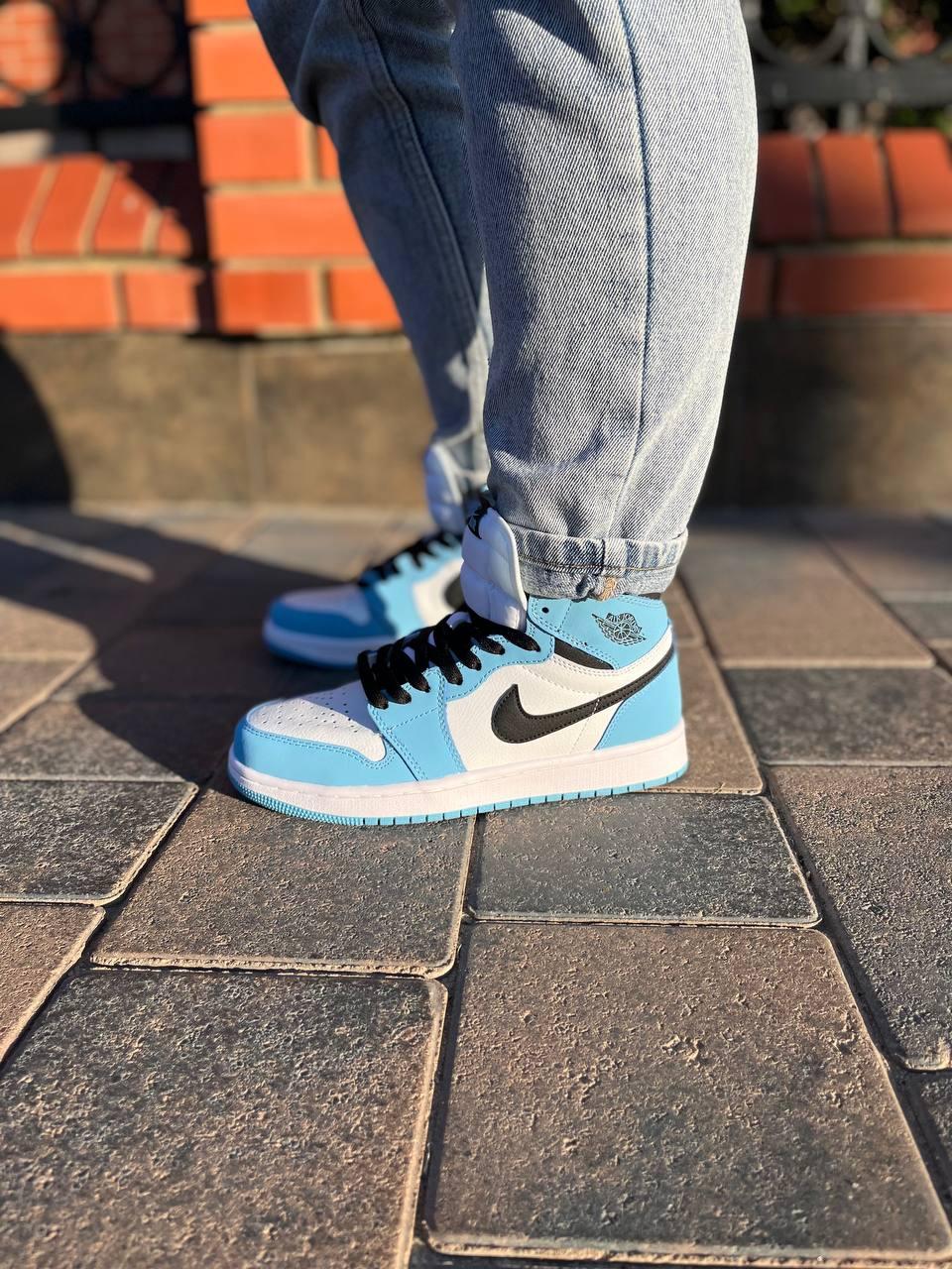 Nike Air Jordan 1 Retro High Light University Blue