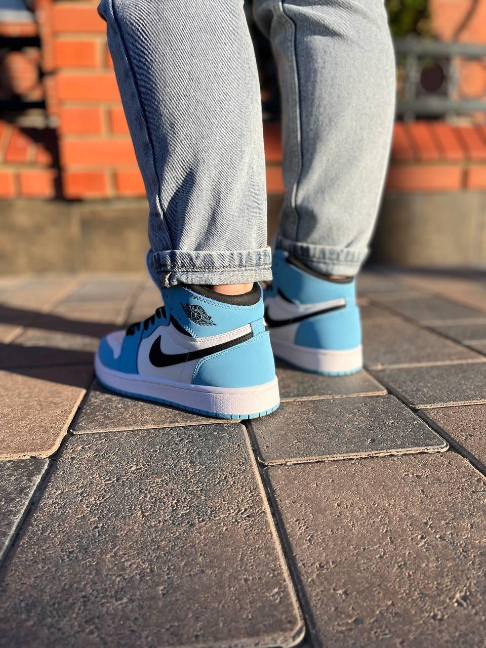 Nike Air Jordan 1 Retro High Light University Blue