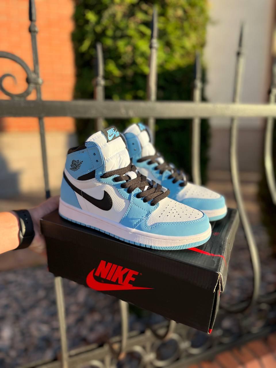 Nike Air Jordan 1 Retro High Light University Blue