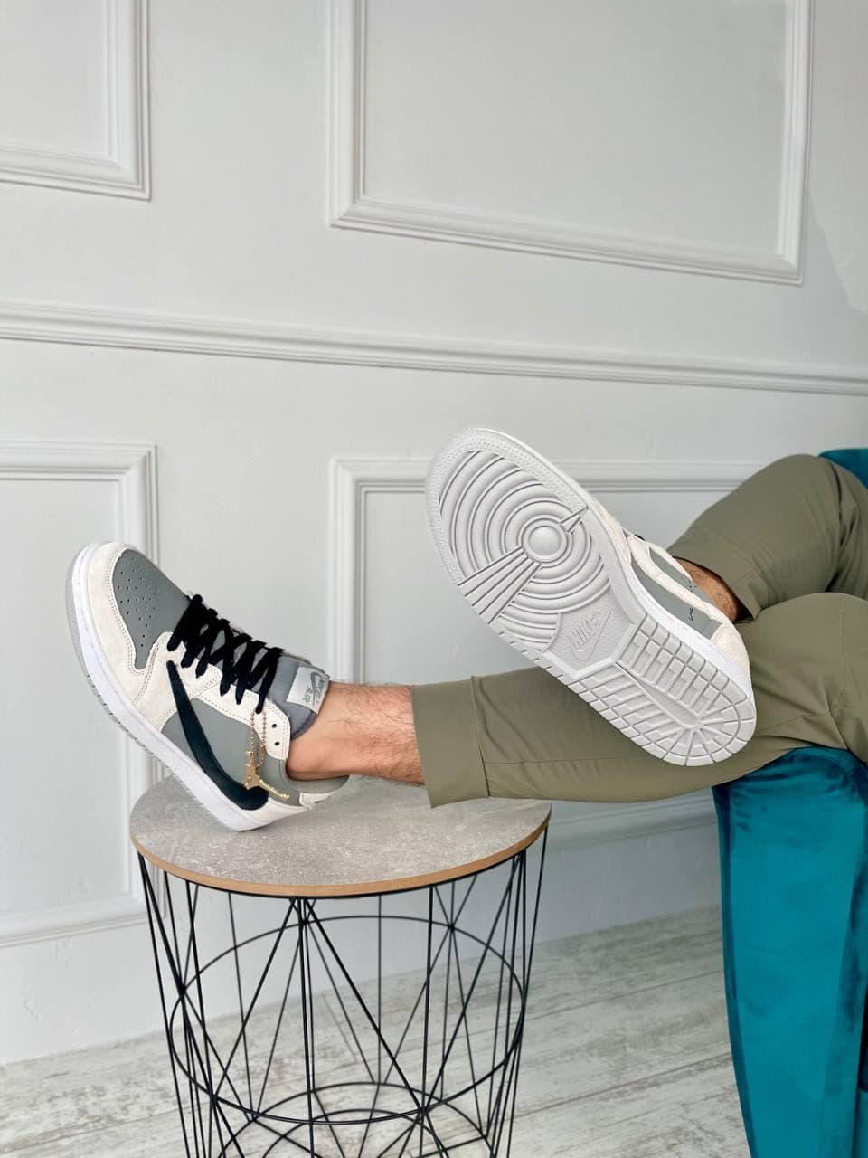 Air Jordan 1 Low Travis Scott Beige