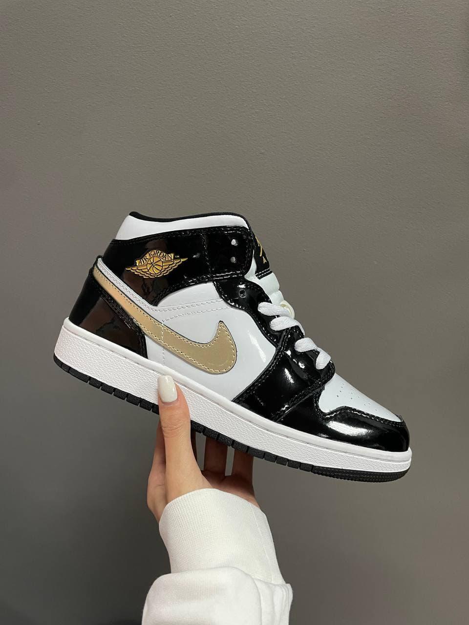 Nike Air Jordan 1 Retro Mis Black White Gold