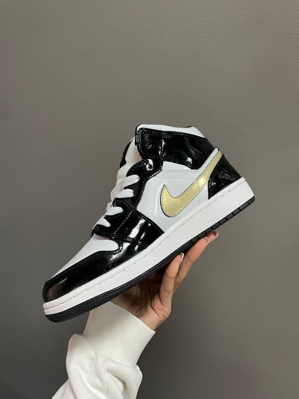 Nike Air Jordan 1 Retro Mis Black White Gold
