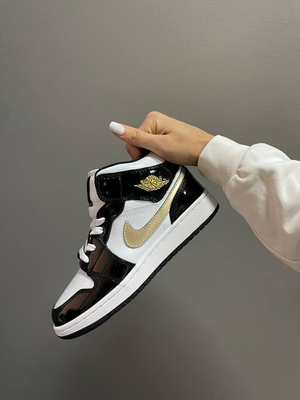 Nike Air Jordan 1 Retro Mis Black White Gold