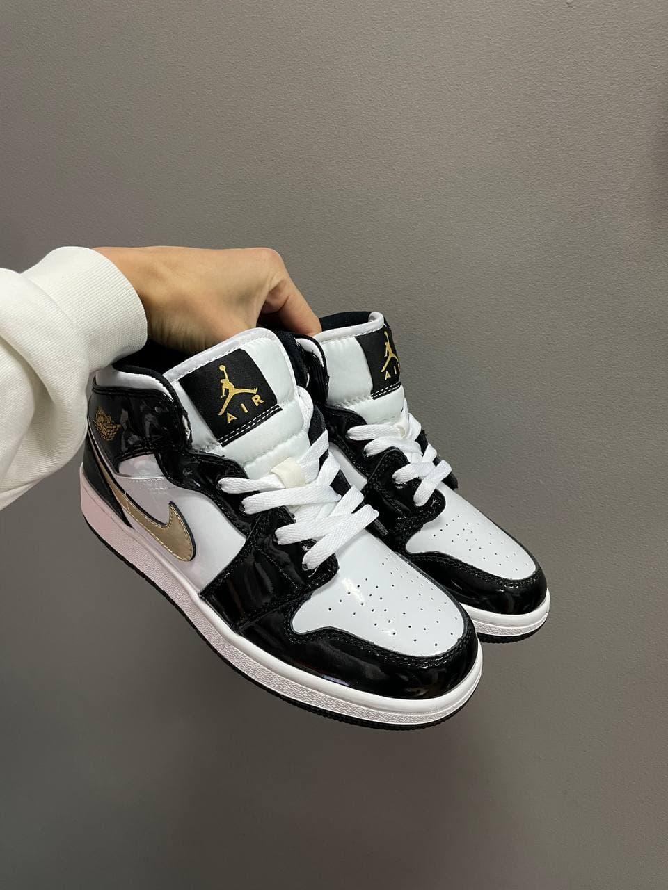Nike Air Jordan 1 Retro Mis Black White Gold