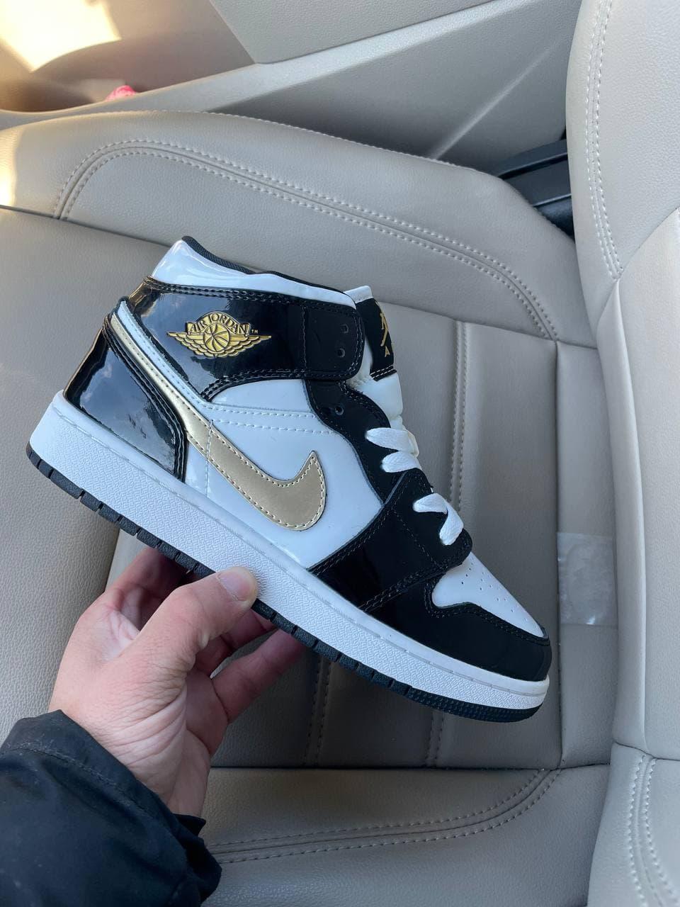 Nike Air Jordan 1 Retro Mis Black White Gold