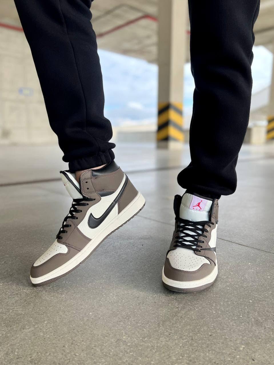Nike Air Jordan 1 Retro High x Travis Scott 2
