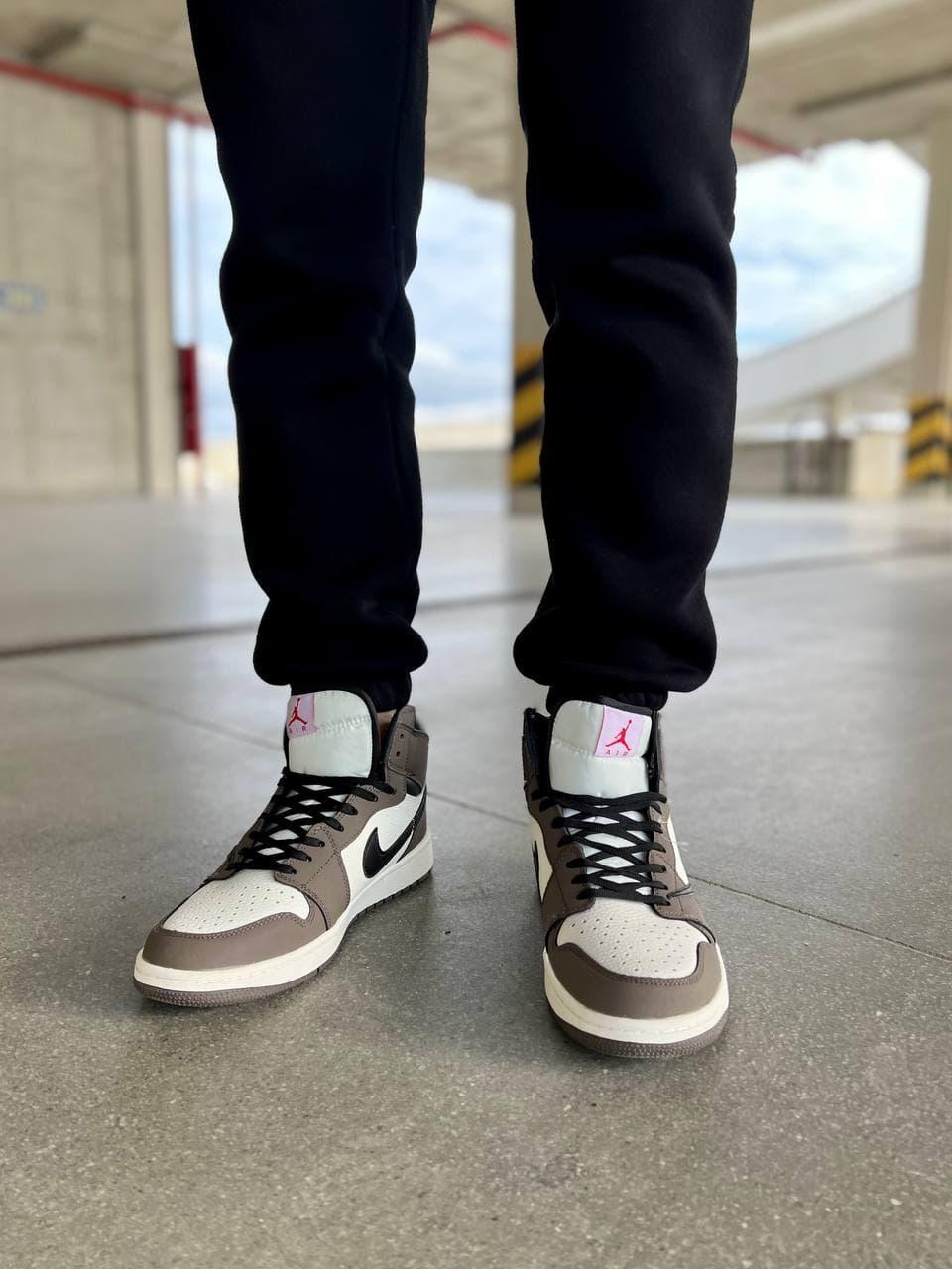 Nike Air Jordan 1 Retro High x Travis Scott 2