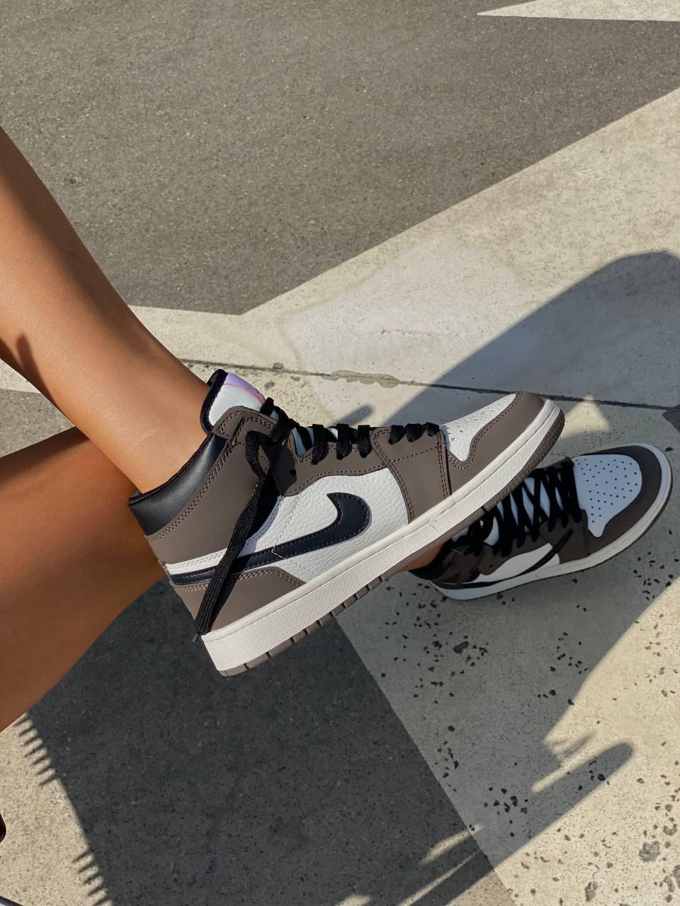 Nike Air Jordan 1 Retro High x Travis Scott 2