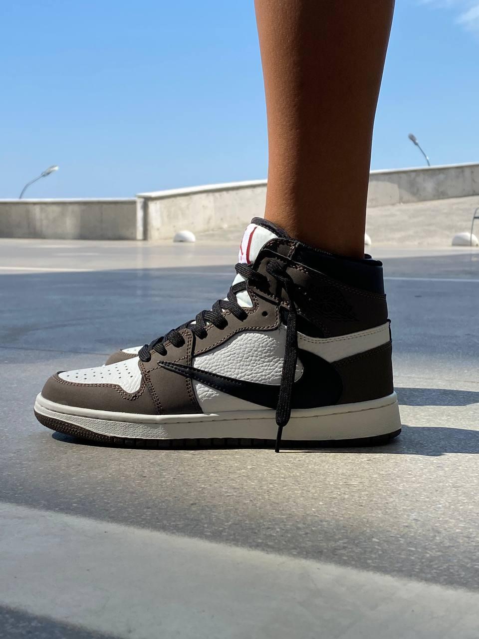 Nike Air Jordan 1 Retro High x Travis Scott 2