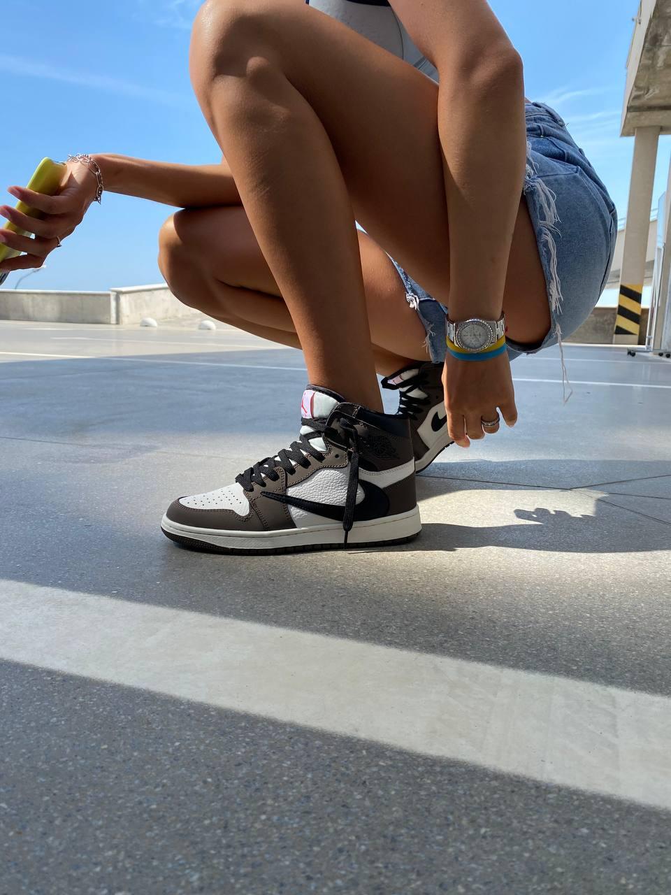Nike Air Jordan 1 Retro High x Travis Scott 2