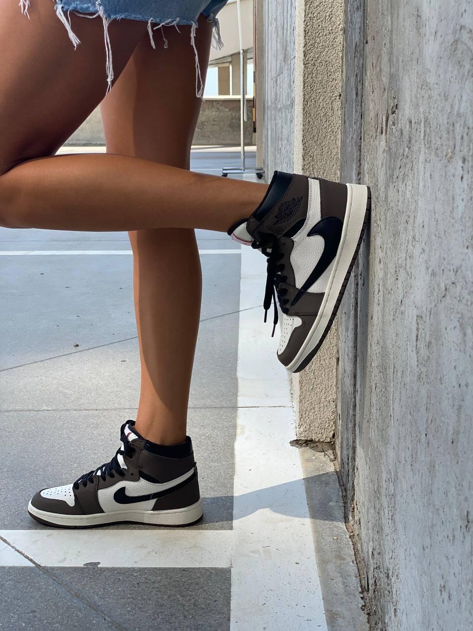 Nike Air Jordan 1 Retro High x Travis Scott 2