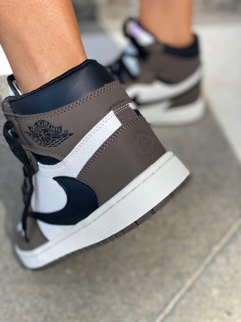 Nike Air Jordan 1 Retro High x Travis Scott 2