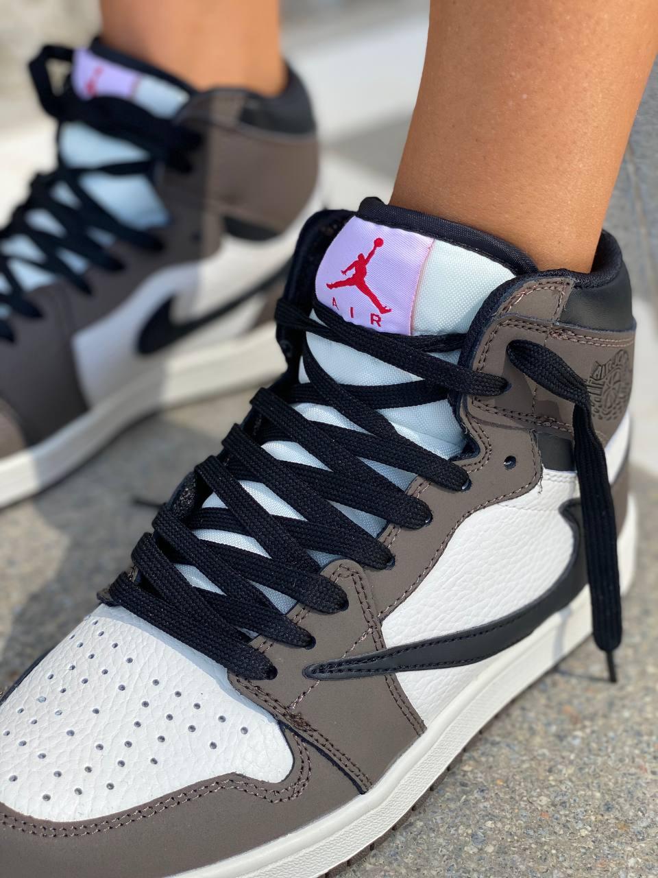 Nike Air Jordan 1 Retro High x Travis Scott 2