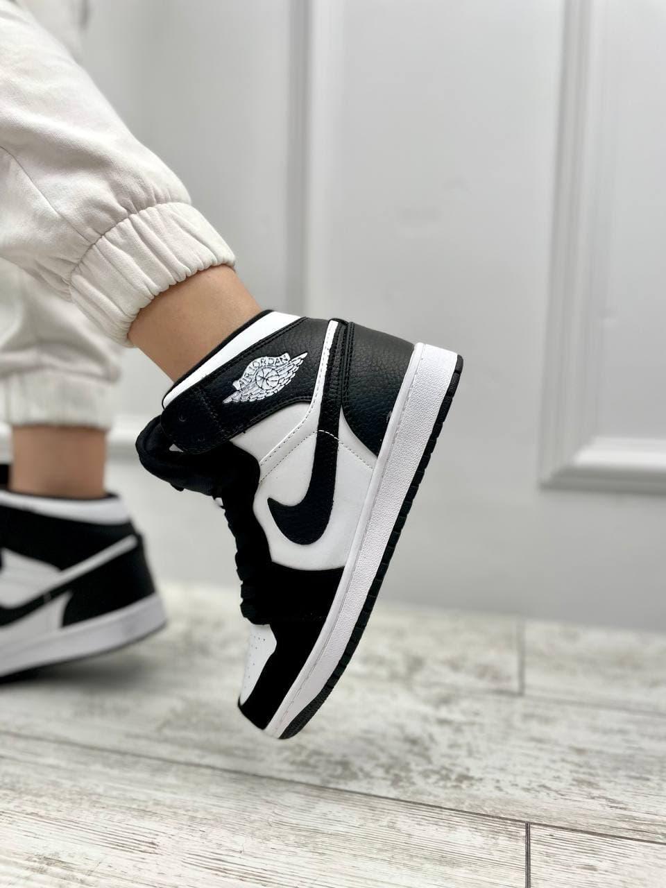 Nike Air Jordan 1 Retro High Black White 3