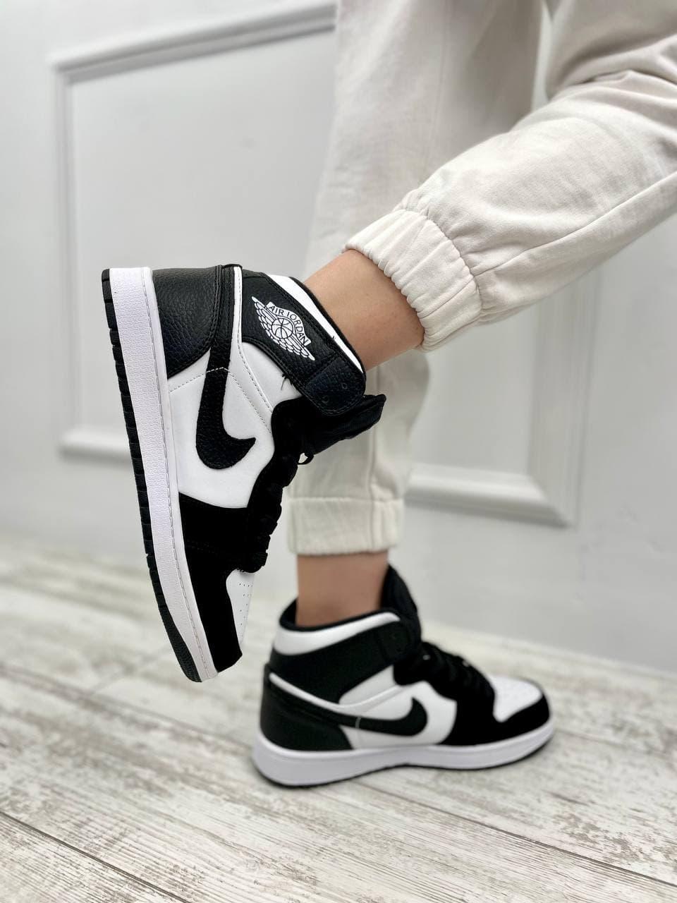 Nike Air Jordan 1 Retro High Black White 3