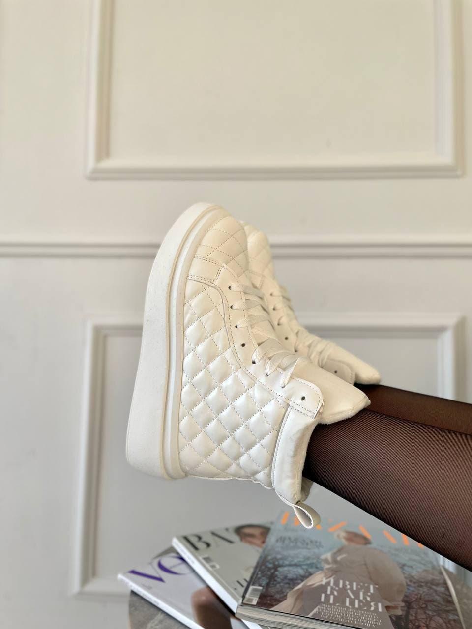 Boots Winter White 2