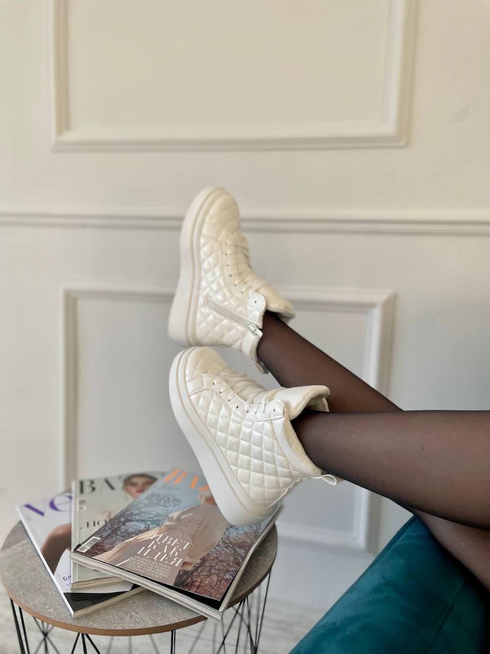 Boots Winter White 2