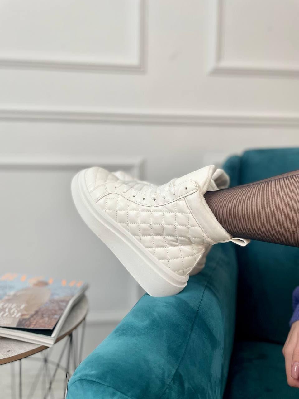 Boots Winter White 2