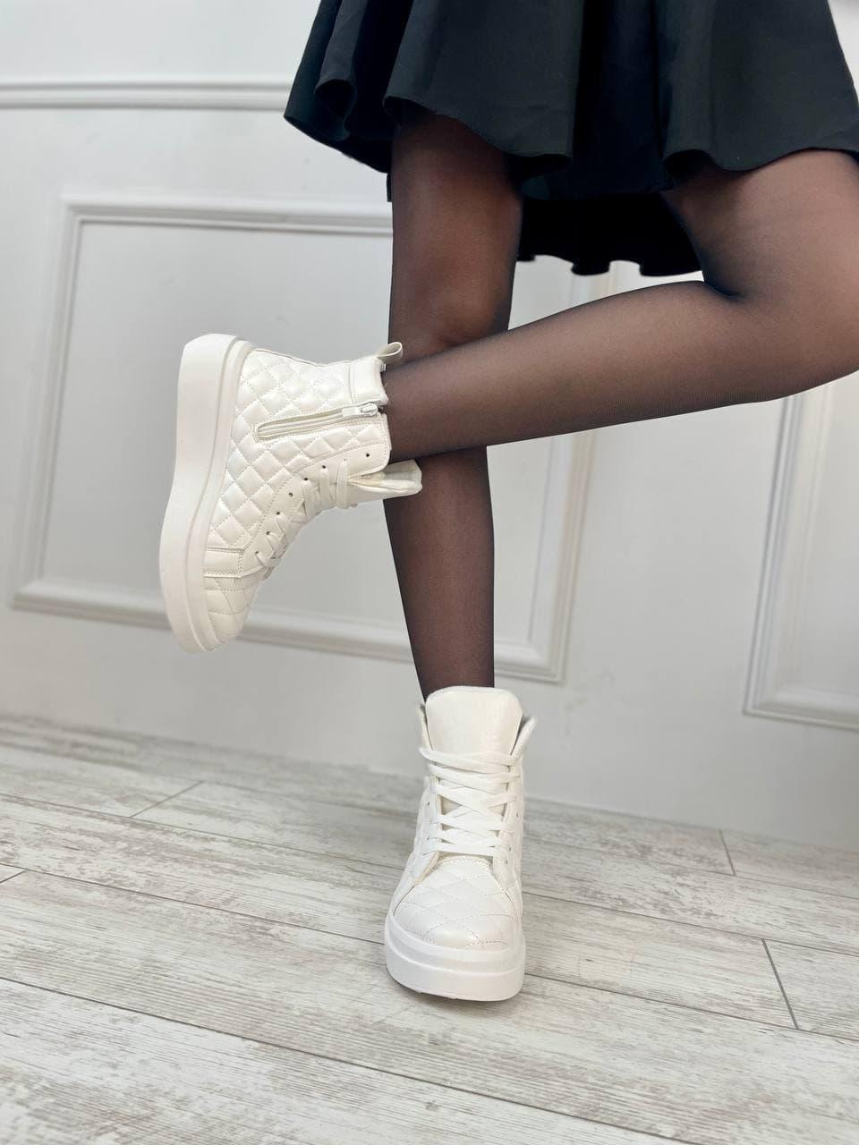 Boots Winter White 2