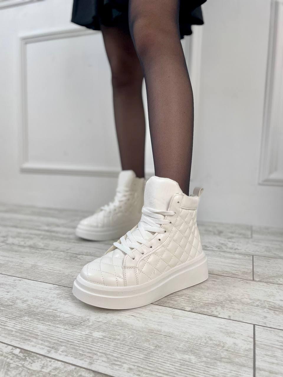 Boots Winter White 2