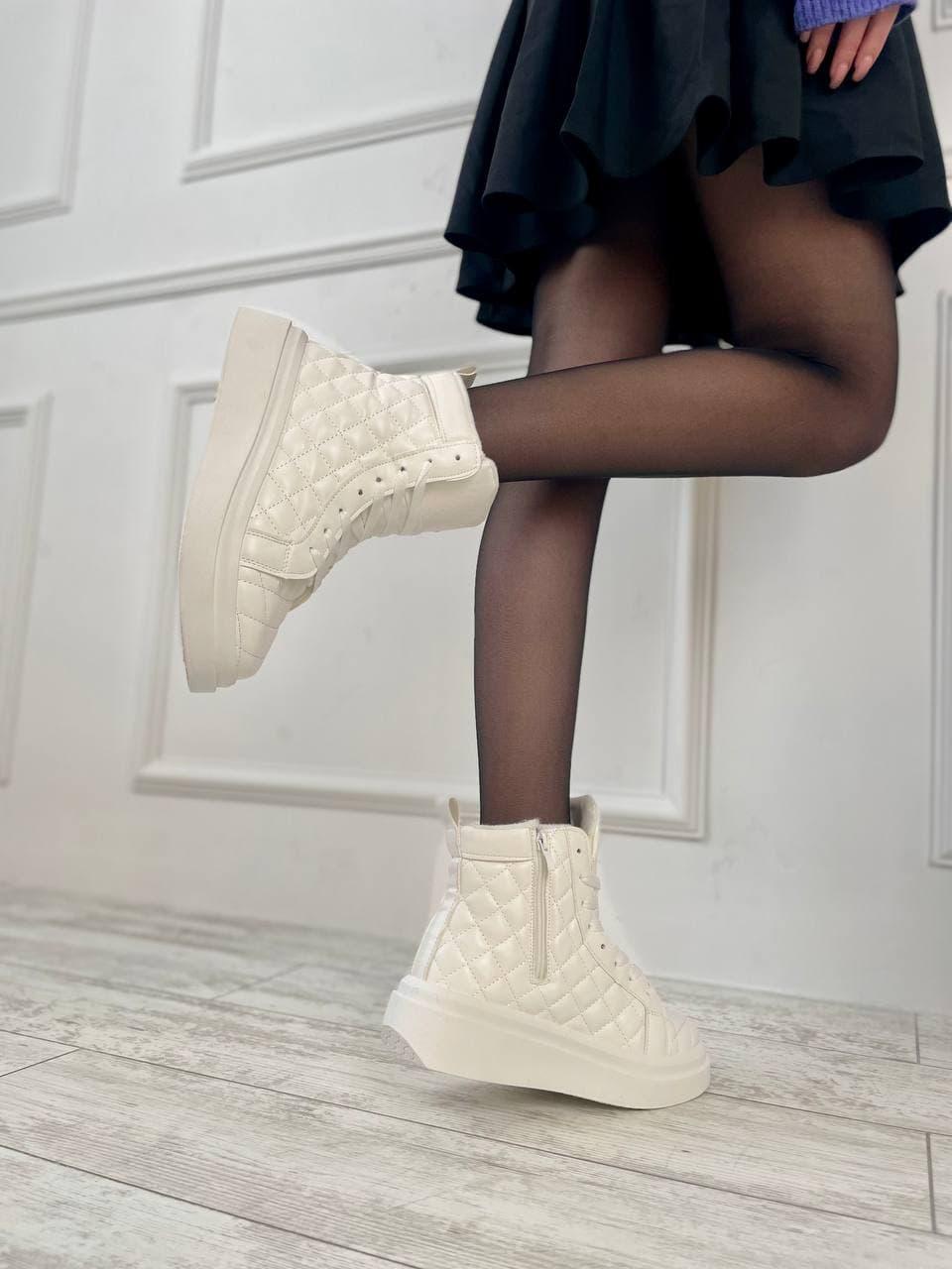 Boots Winter White 2