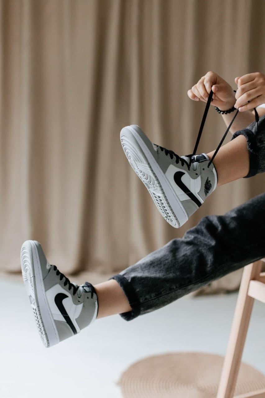 Nike Air Jordan 1 Mid Light Smoke Grey
