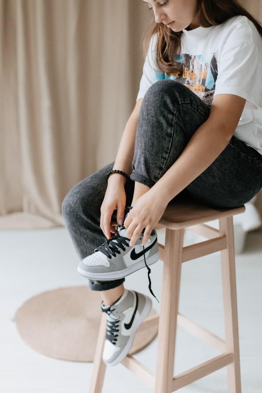 Nike Air Jordan 1 Mid Light Smoke Grey