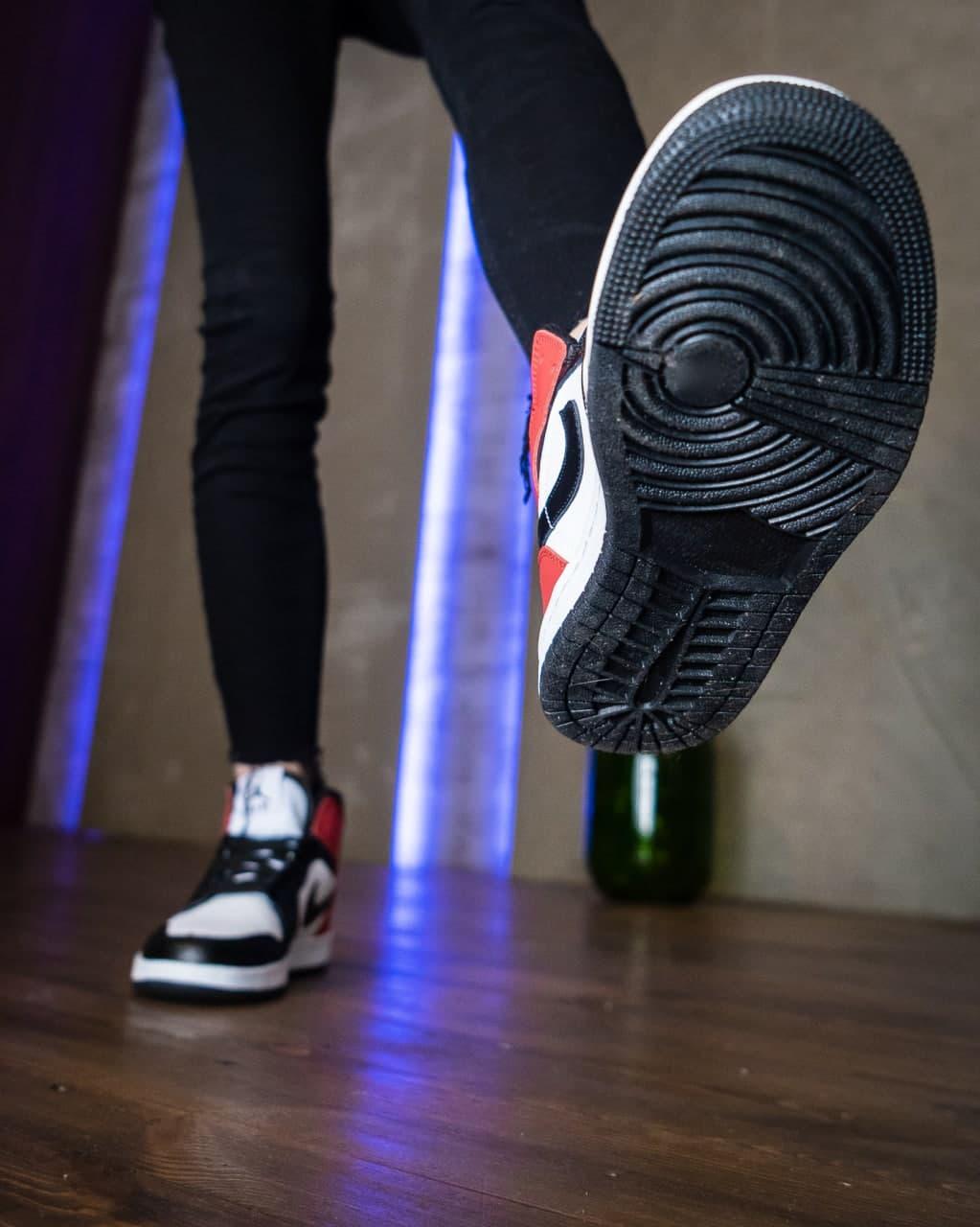 Nike Air Jordan 1 Retro High Off-White Logo Jordan