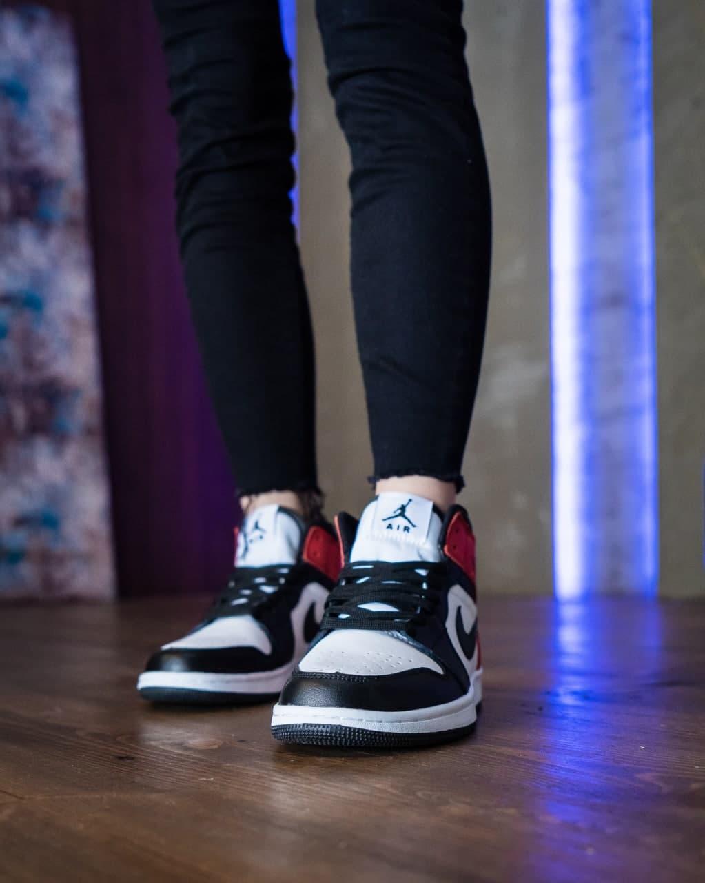 Nike Air Jordan 1 Retro High Off-White Logo Jordan