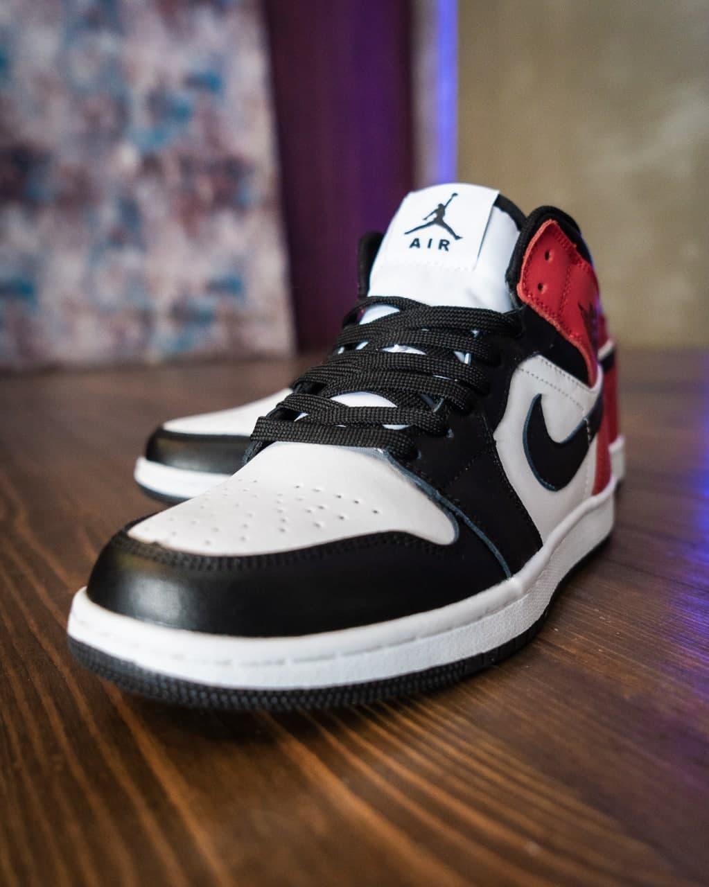 Nike Air Jordan 1 Retro High Off-White Logo Jordan
