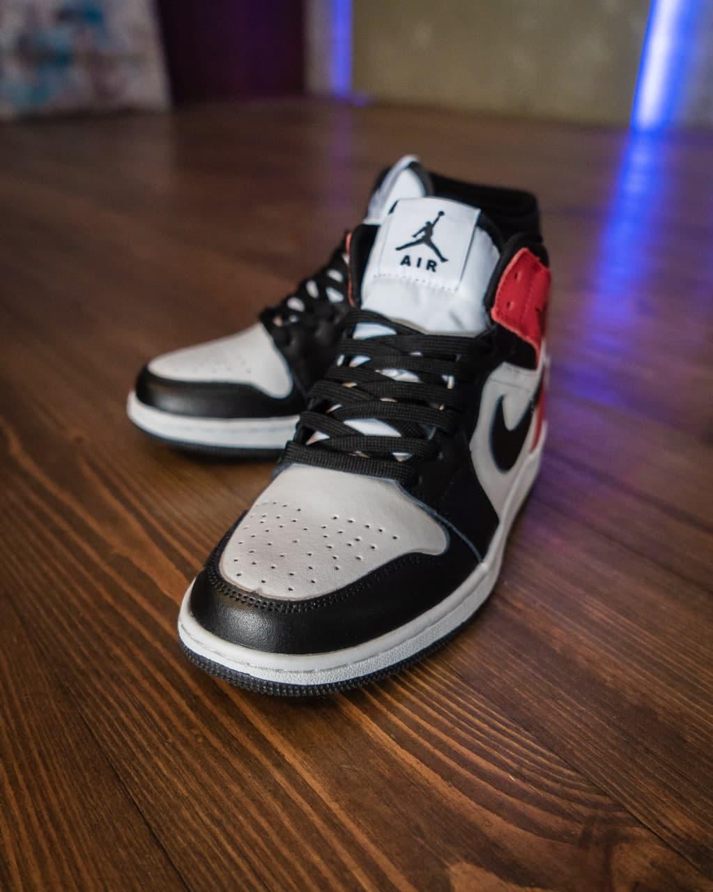 Nike Air Jordan 1 Retro High Off-White Logo Jordan