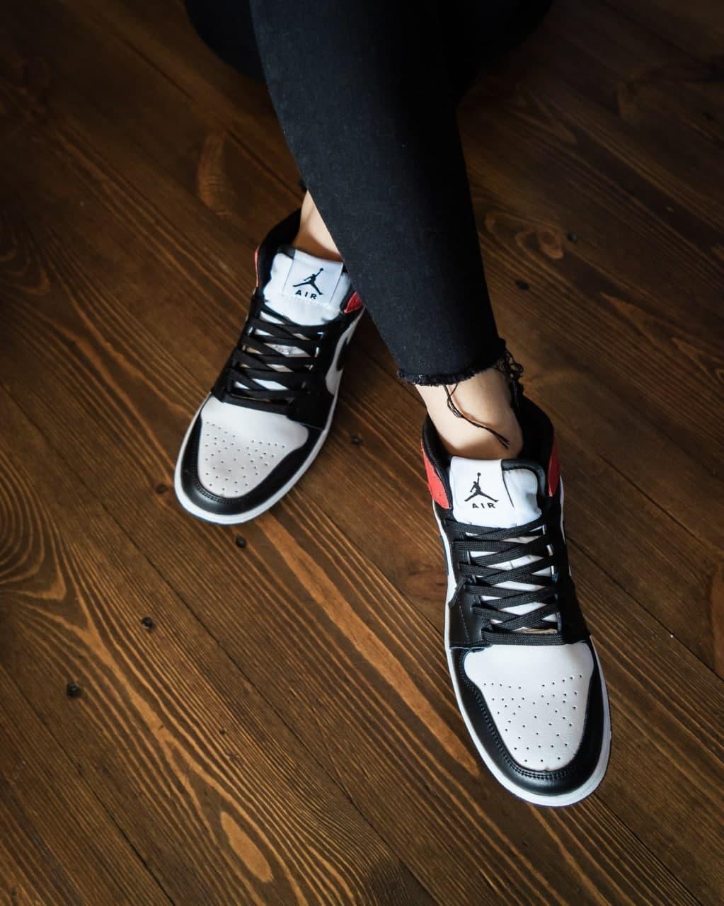Nike Air Jordan 1 Retro High Off-White Logo Jordan
