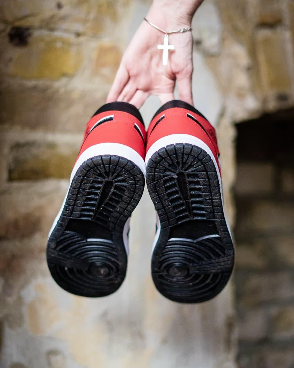Nike Air Jordan 1 Retro High Off-White Logo Jordan