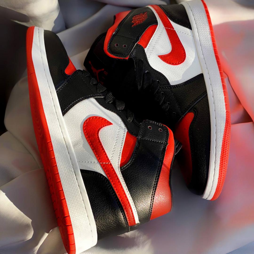 Nike Air Jordan Retro1 Black Red