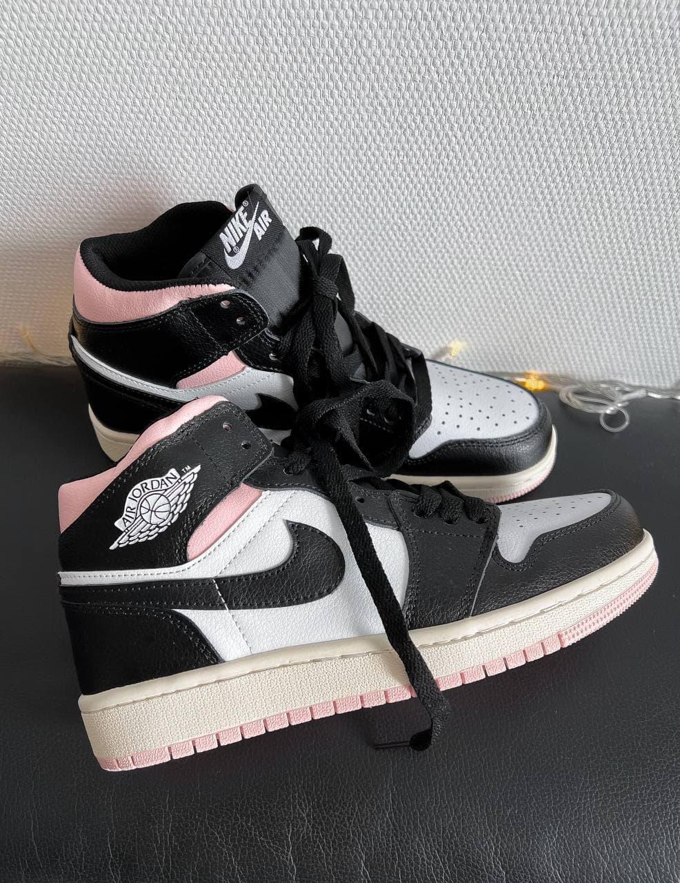 Nike Air Jordan 1 Retro Black White Pink