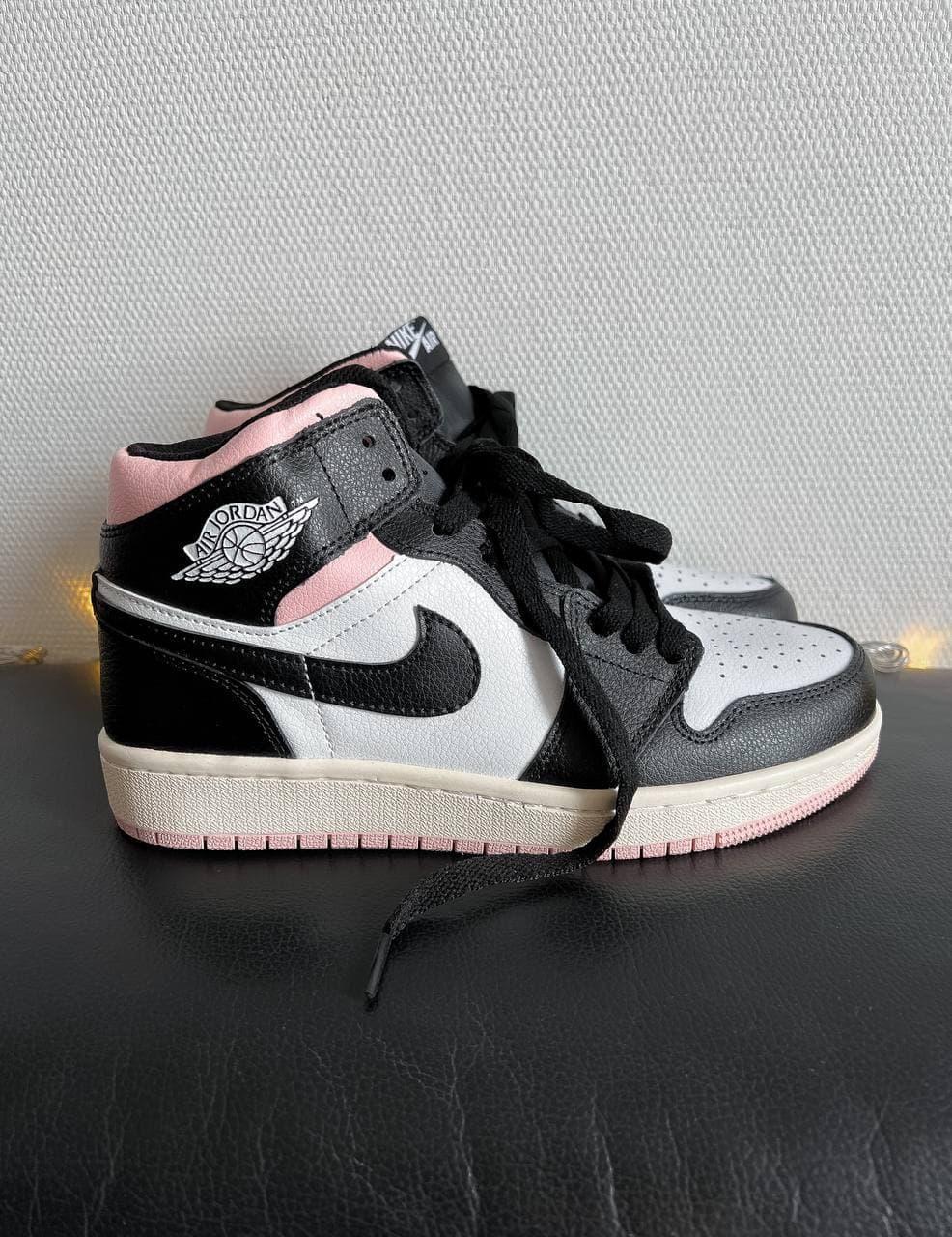Nike Air Jordan 1 Retro Black White Pink