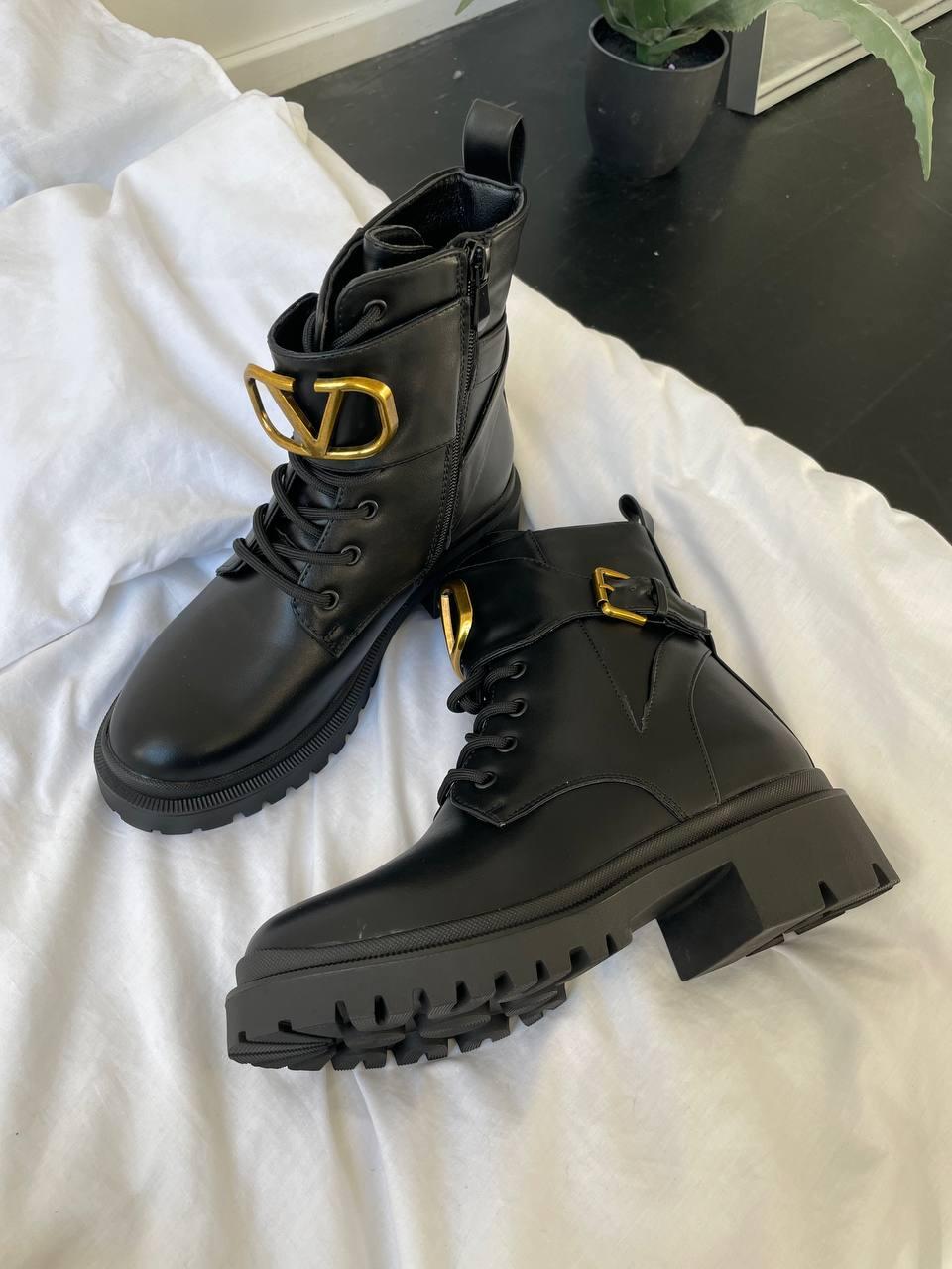 Black Valentino Fur No Logo
