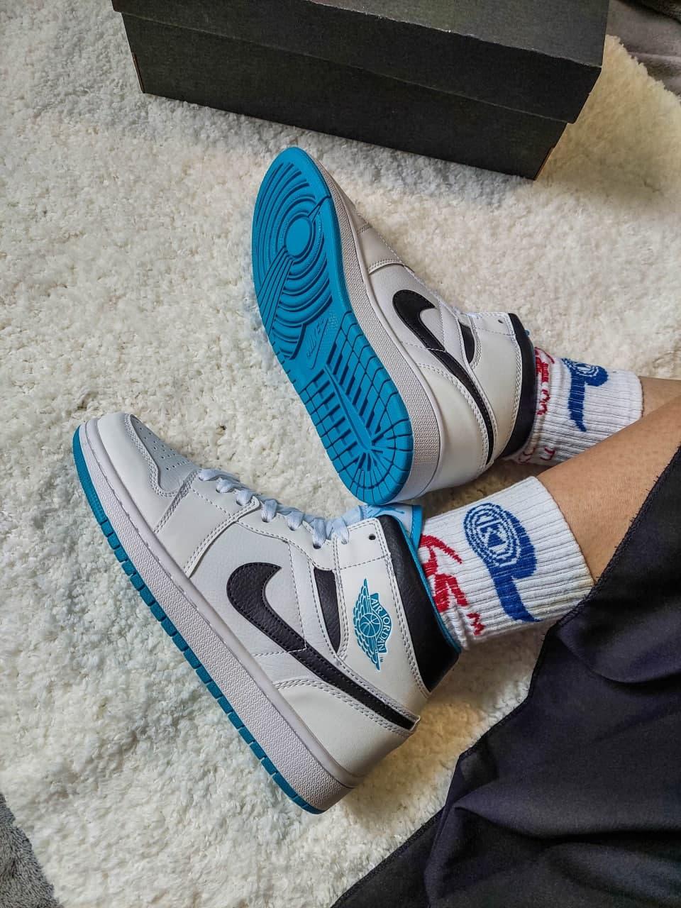 Nike Air Jordan 1 Mid Laser Blue