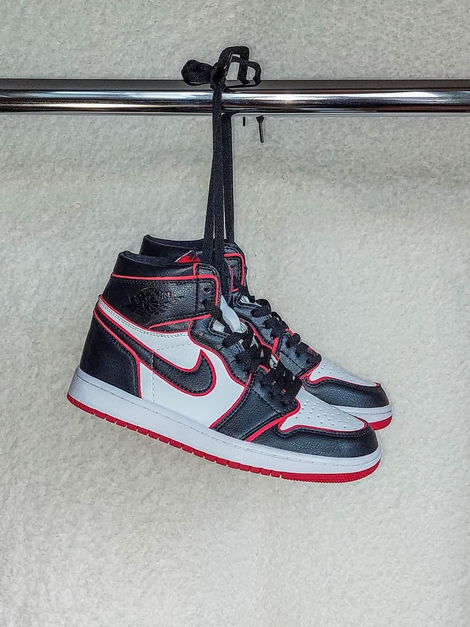 Nike Air Jordan 1 Retro High Black Red