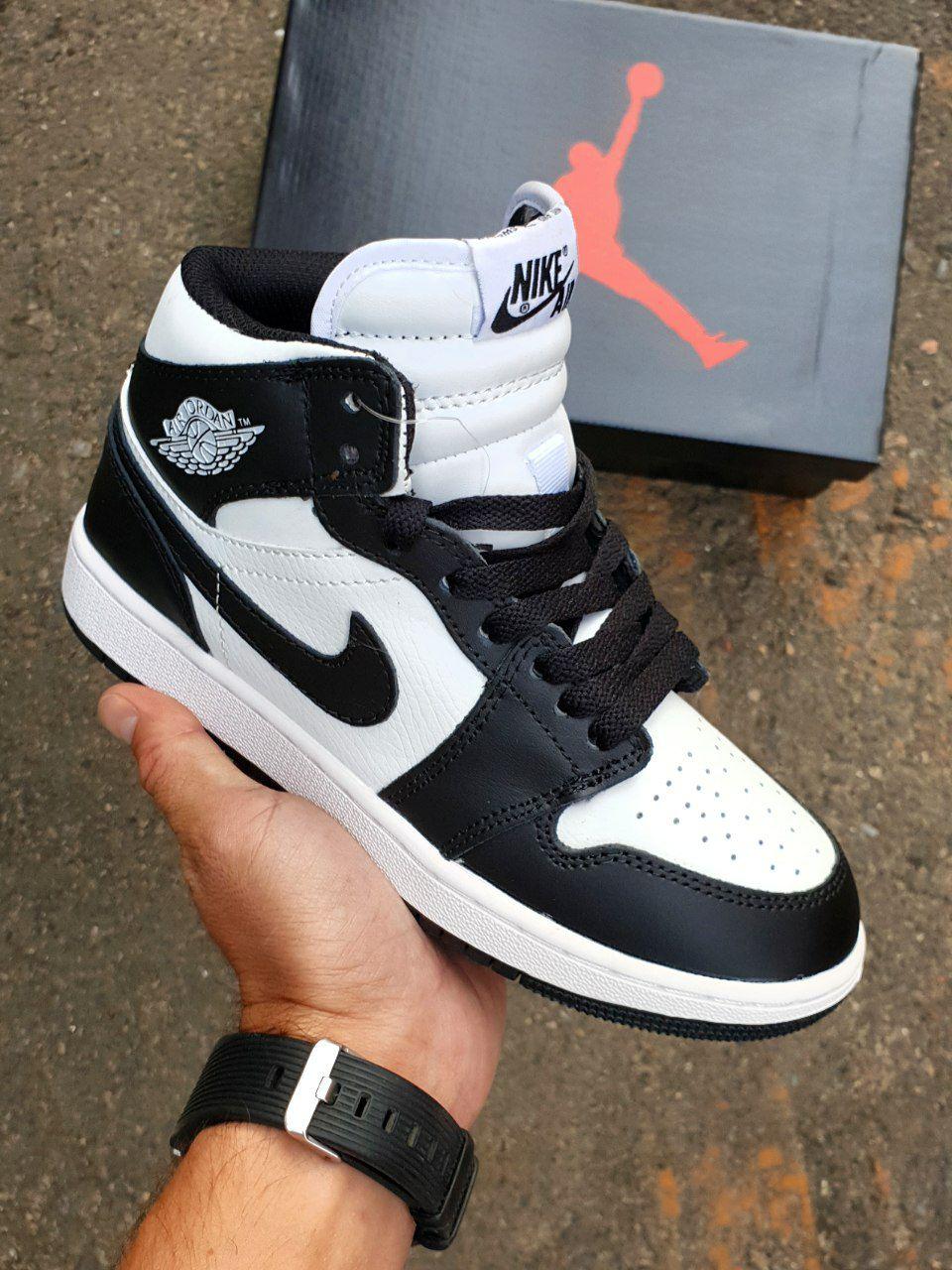 Nike Air Jordan 1 Retro Mid Black White v2