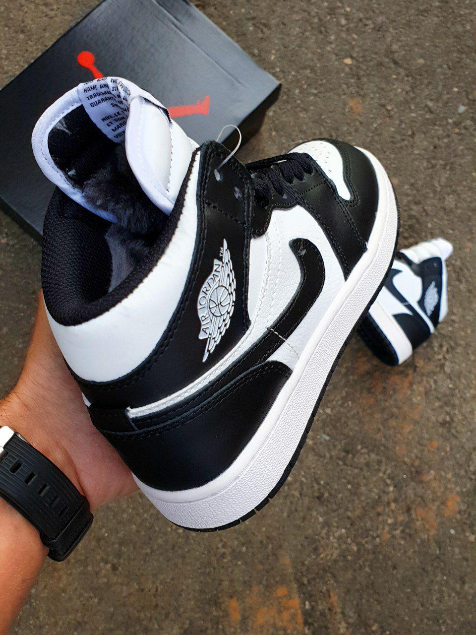 Nike Air Jordan 1 Retro Mid Black White v2