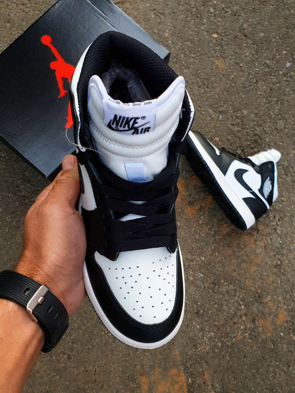 Nike Air Jordan 1 Retro Mid Black White v2