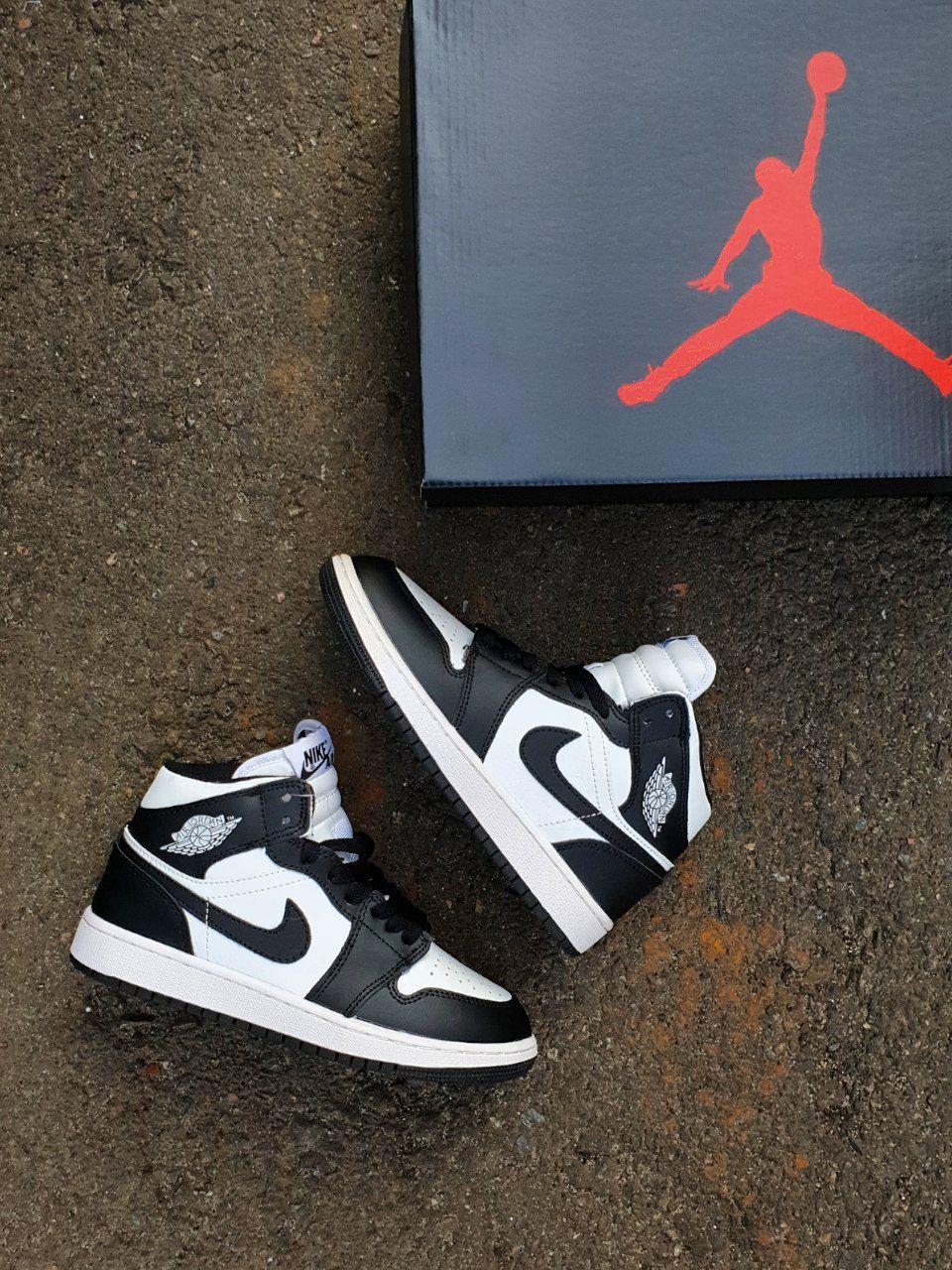 Nike Air Jordan 1 Retro Mid Black White v2
