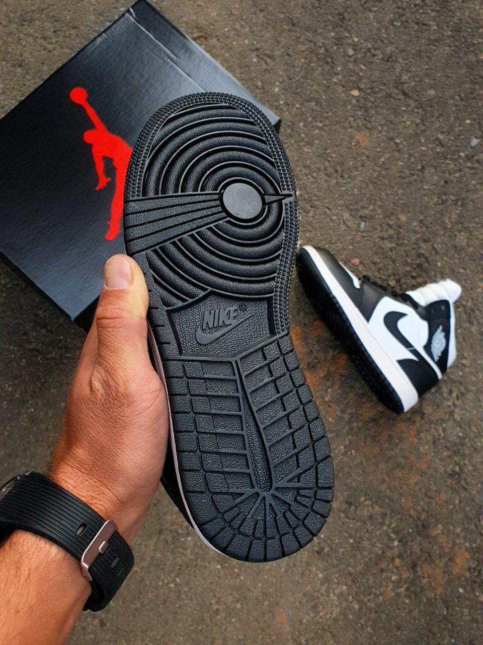 Nike Air Jordan 1 Retro Mid Black White v2