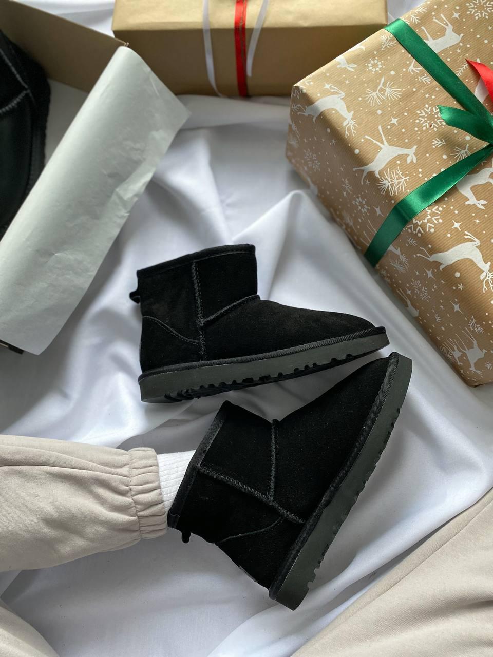 Ugg Mini Black Suede