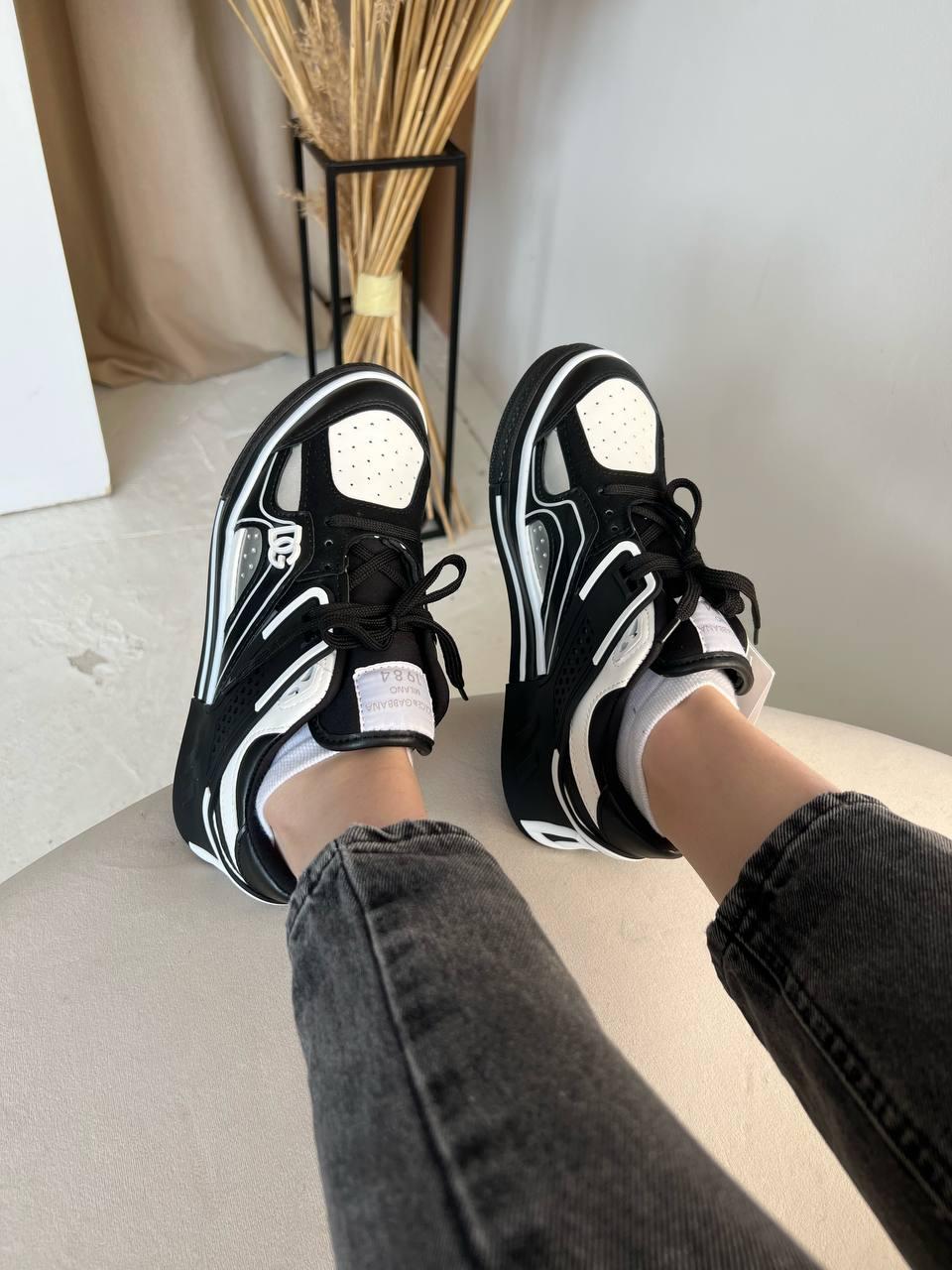 DG Black White