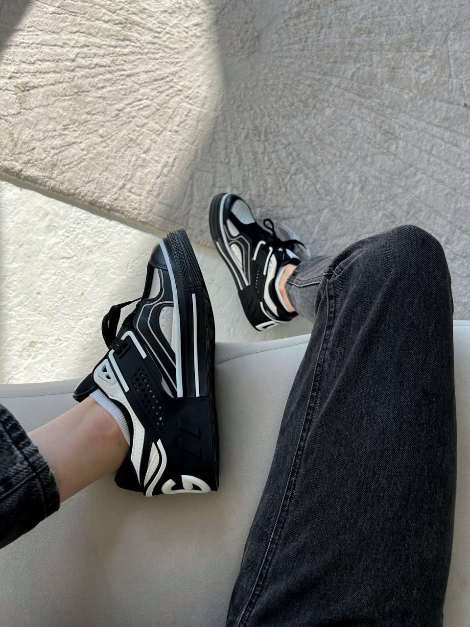DG Black White