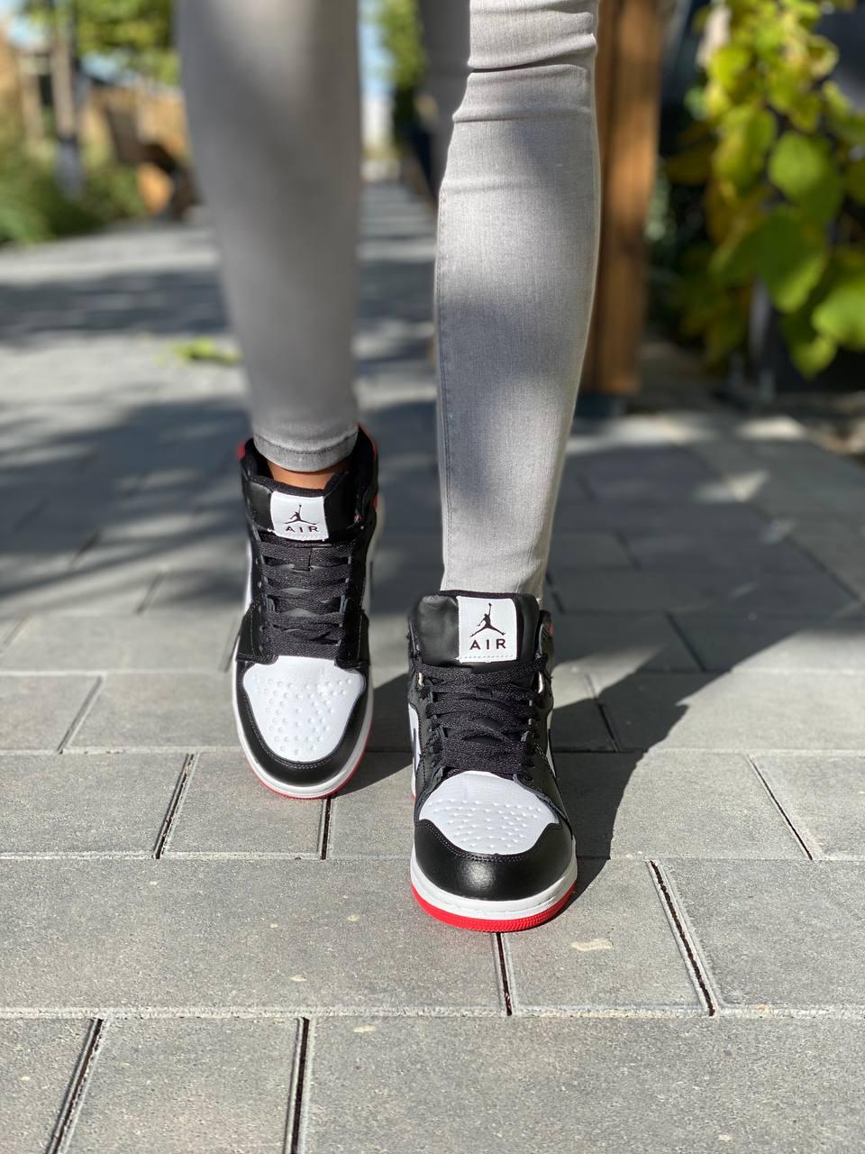 Nike Air Jordan 1 Retro Mid Red White Black