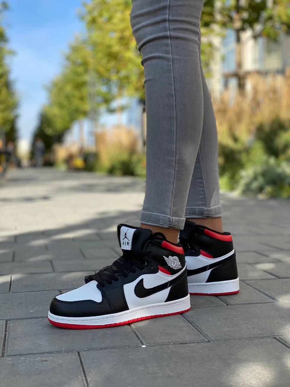 Nike Air Jordan 1 Retro Mid Red White Black